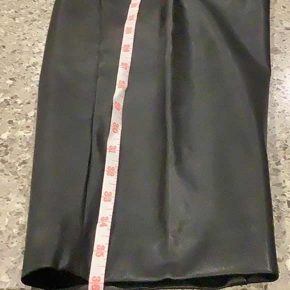 Banana Republic faux leather cropped pants - Picture 4 of 6